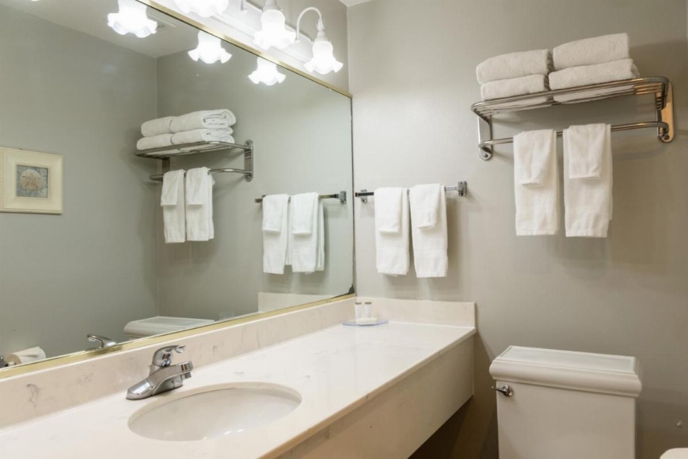 Travelodge by Wyndham Monterey Bay